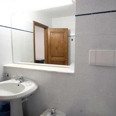 Il Sorriso Apartment *