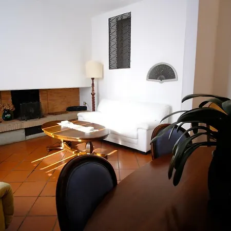Il Sorriso Apartment *